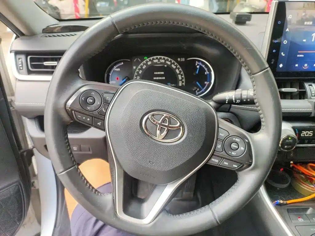 Toyota RAV4 — миниатюра 3