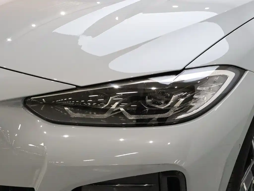 BMW i4 — миниатюра 18