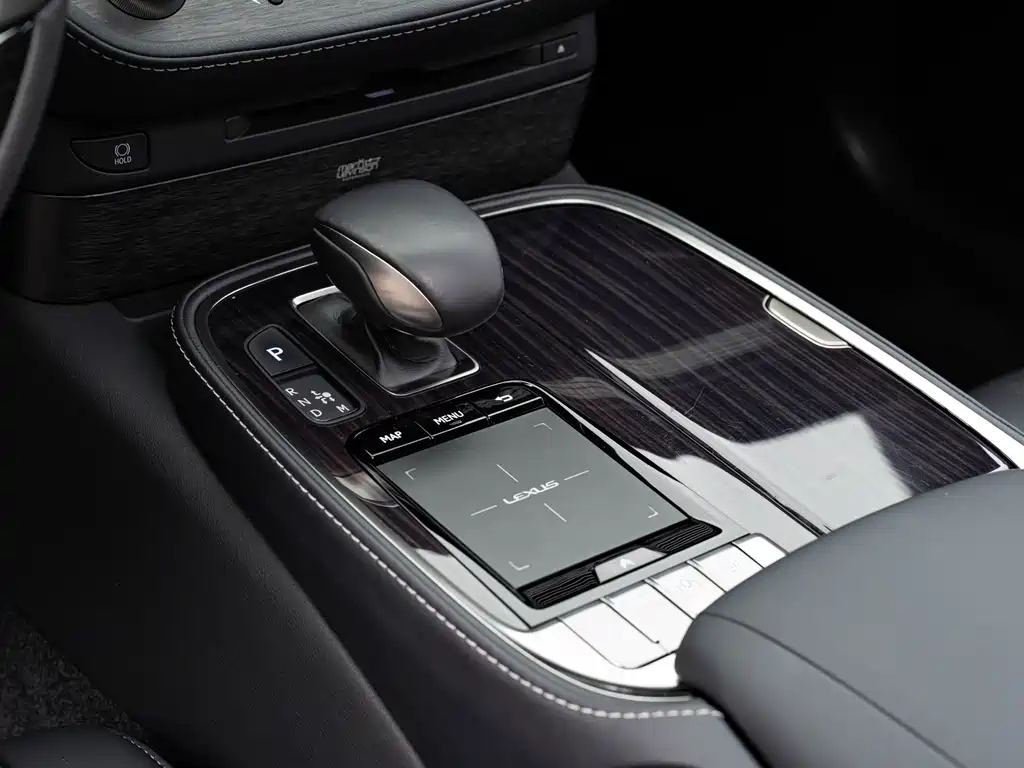 Lexus LS — миниатюра 15