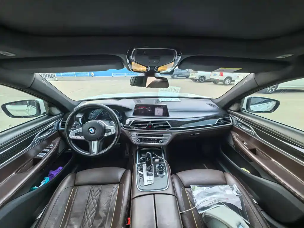 BMW 7 Series — миниатюра 5