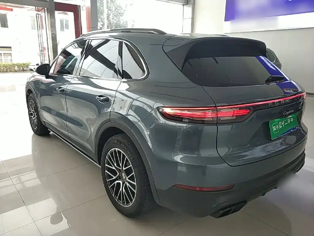 Porsche Cayenne — миниатюра 5