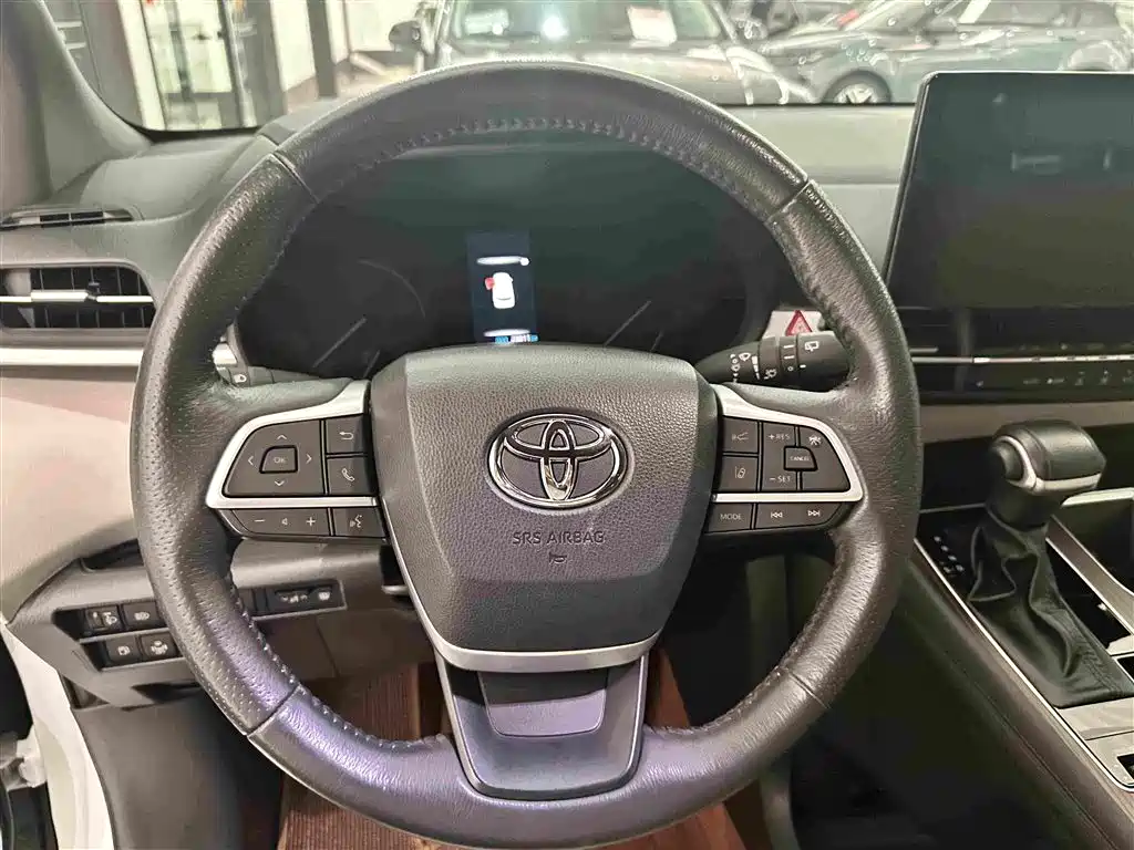 Toyota Granvia — миниатюра 7