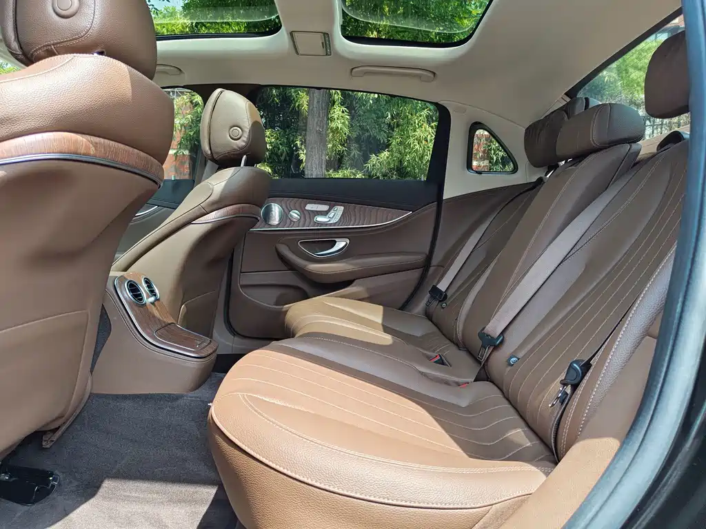 Mercedes-Benz E-Class — миниатюра 25