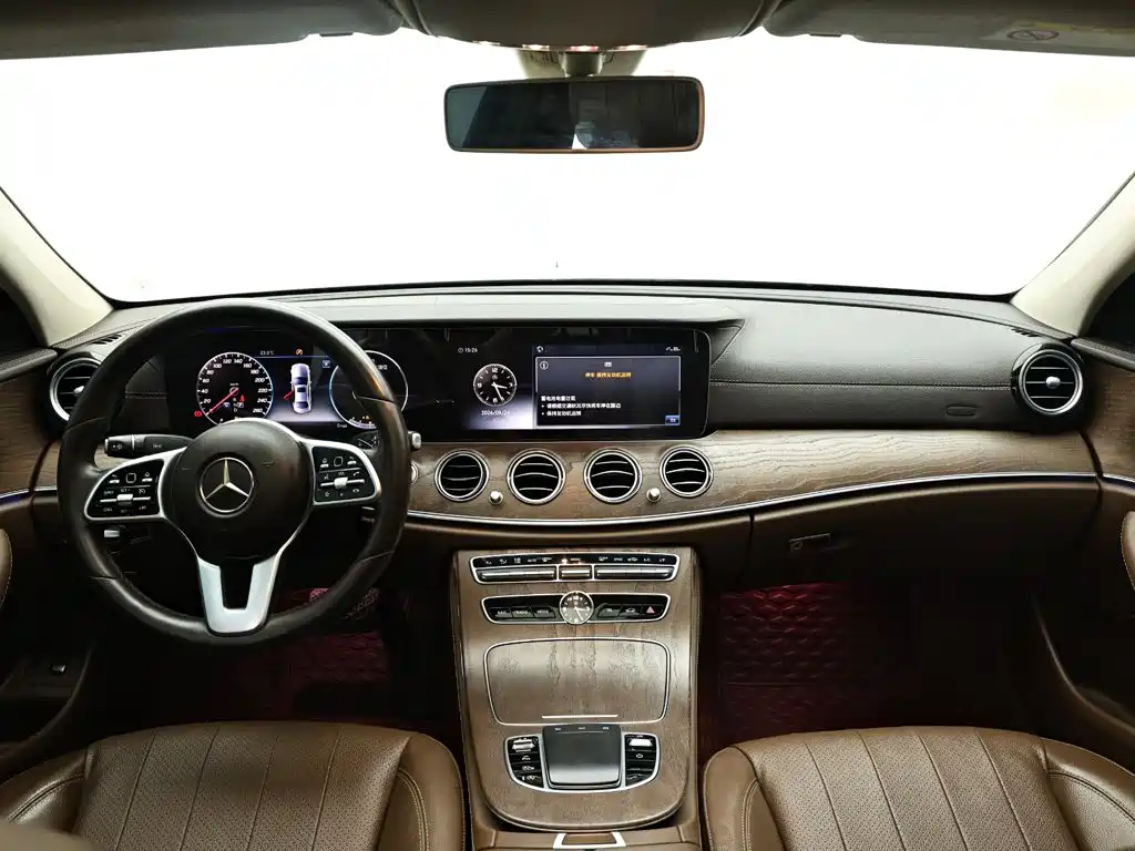 Mercedes-Benz E-Class — миниатюра 17