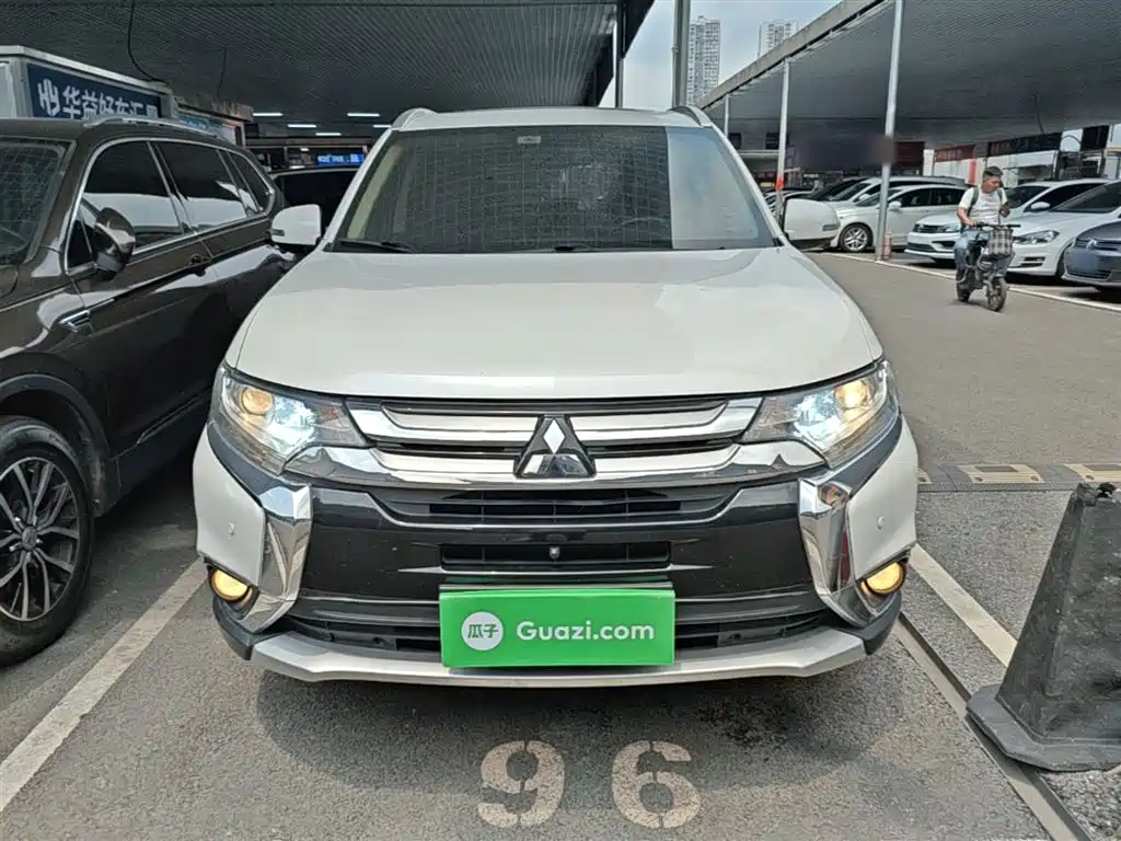Mitsubishi Outlander 2018 2.0L 7 мест