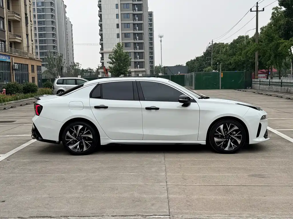 Lynk & Co 03 — миниатюра 4