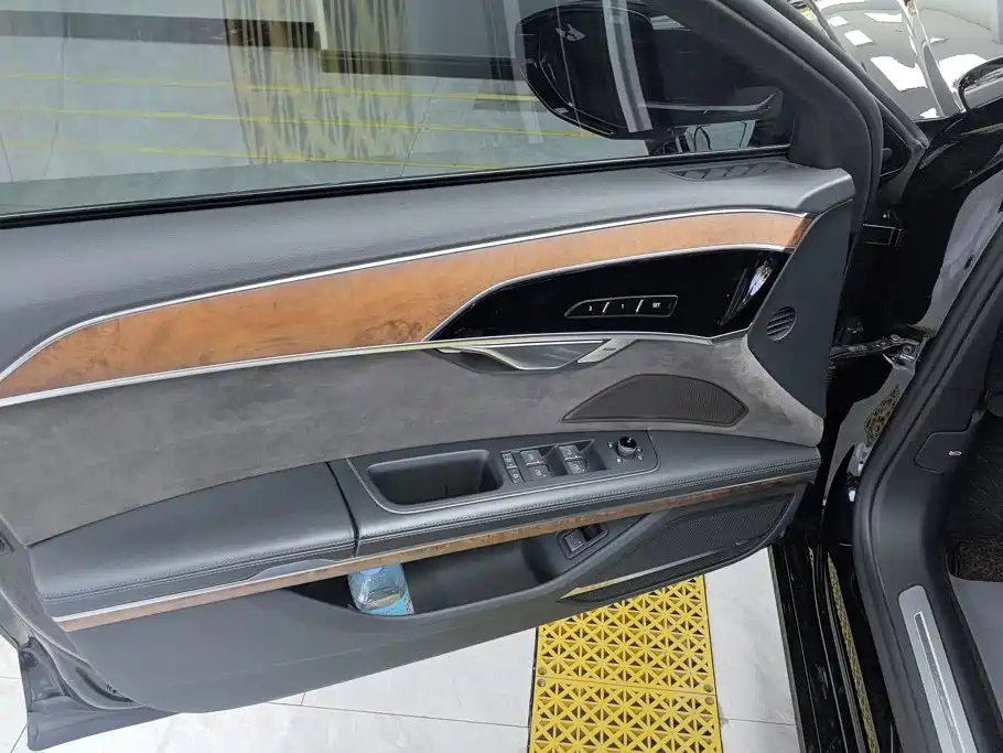 Audi A8 — миниатюра 7