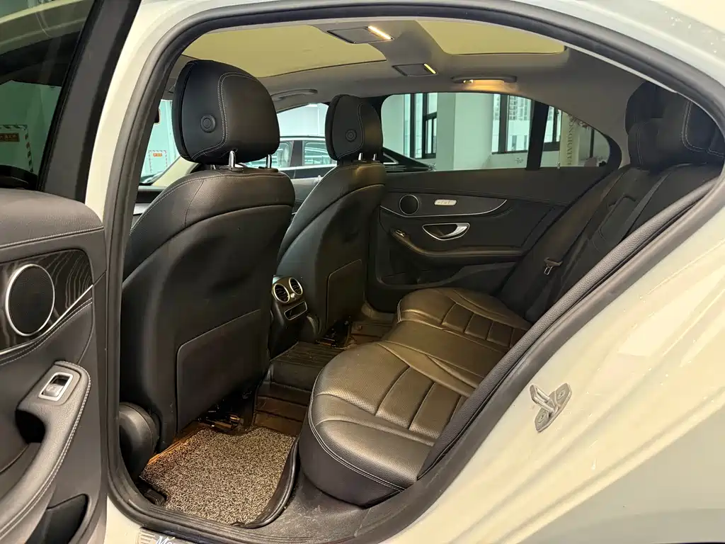 Mercedes-Benz C-Class — миниатюра 13