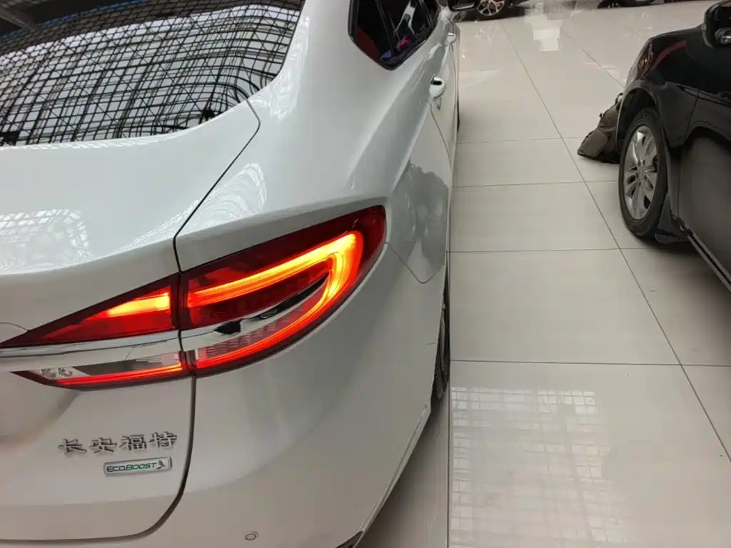 Ford Mondeo — миниатюра 8