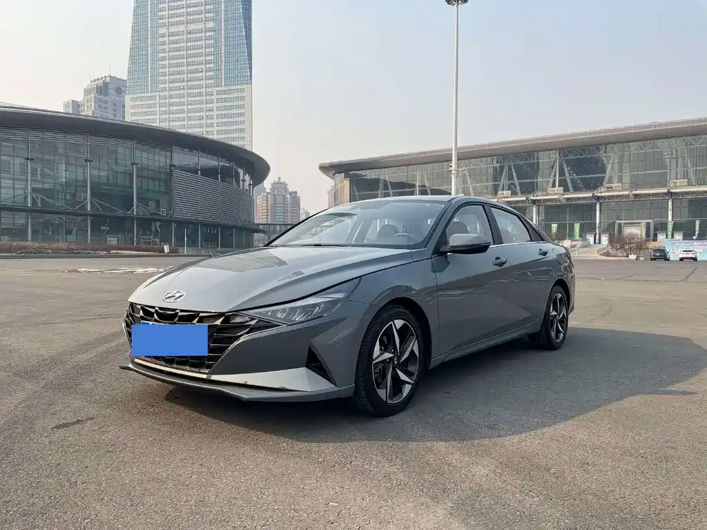 HYUNDAI ELANTRA