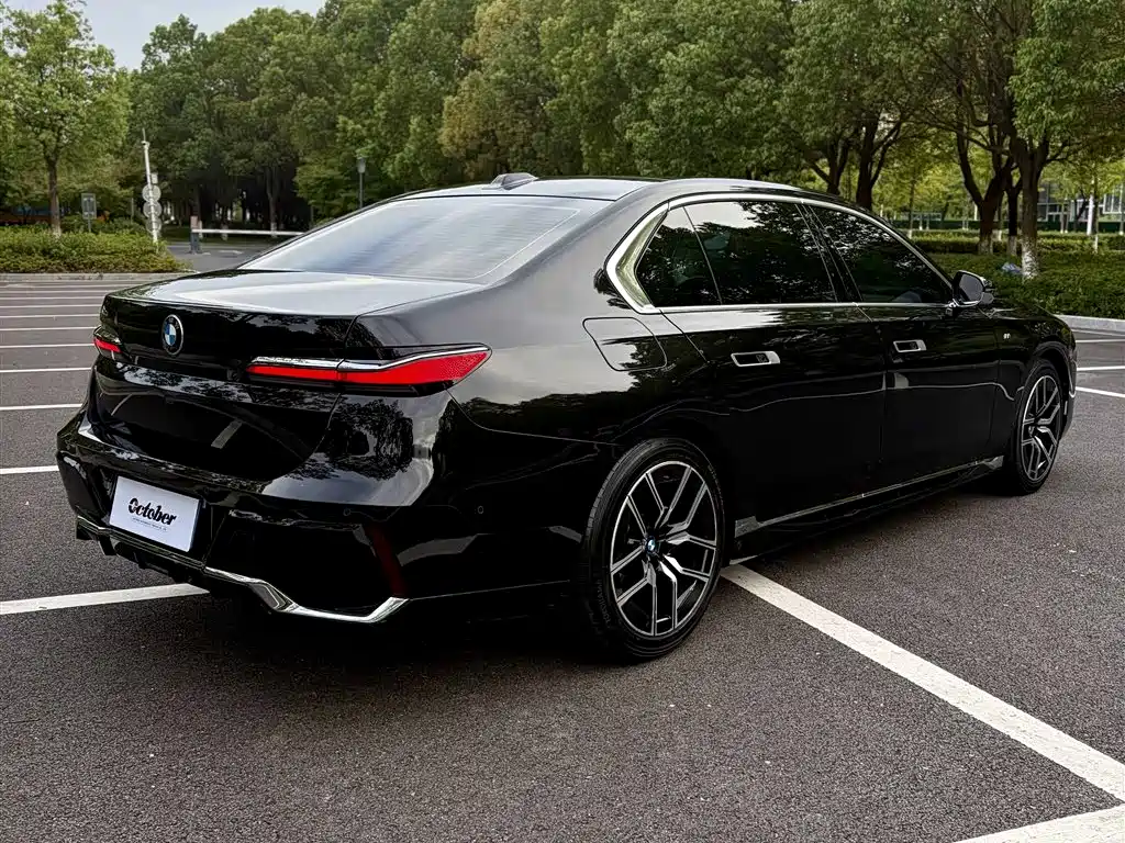 BMW 7 Series — миниатюра 5