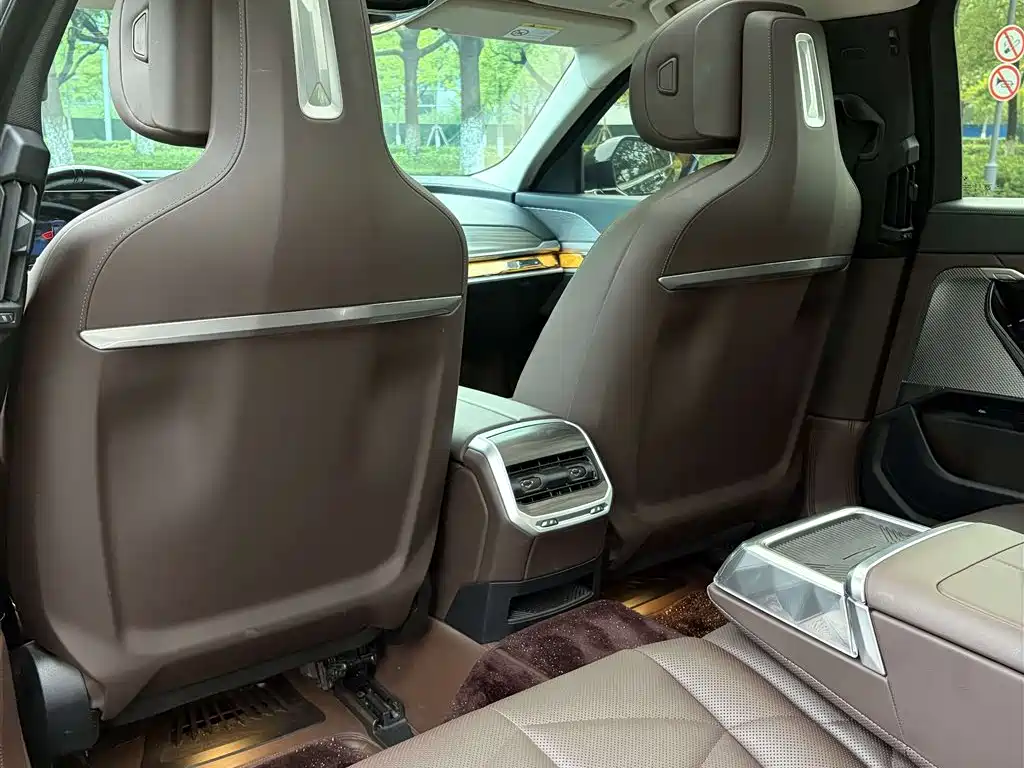 BMW 7 Series — миниатюра 18