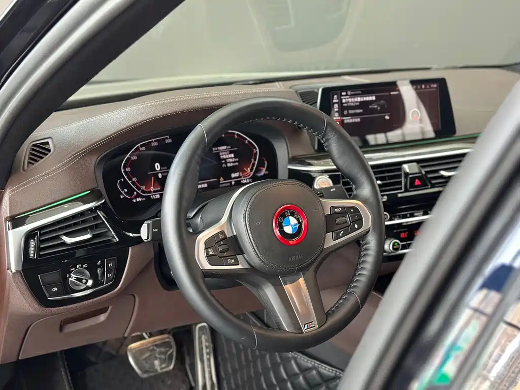BMW 5 Series — миниатюра 7