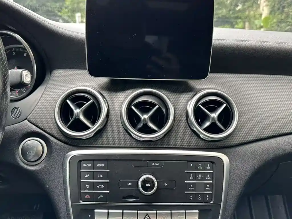 Mercedes-Benz GLA — миниатюра 18