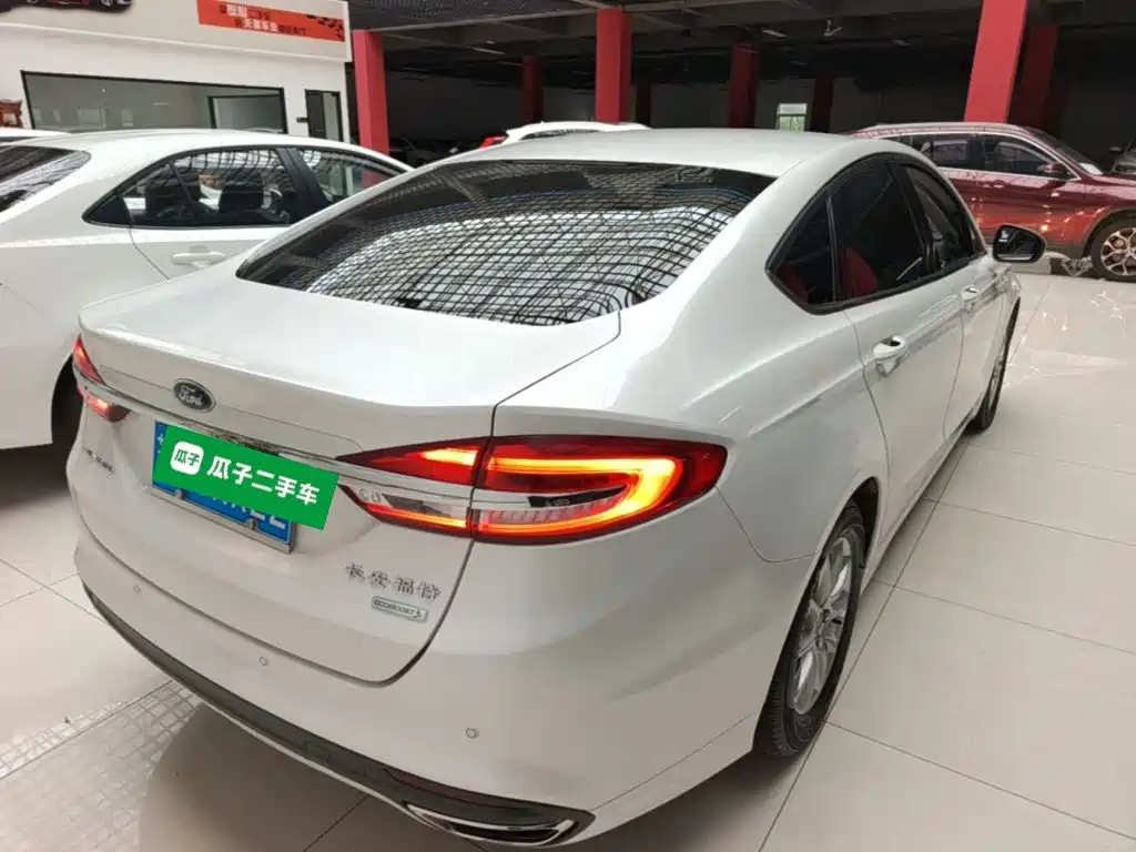 Ford Mondeo — миниатюра 7