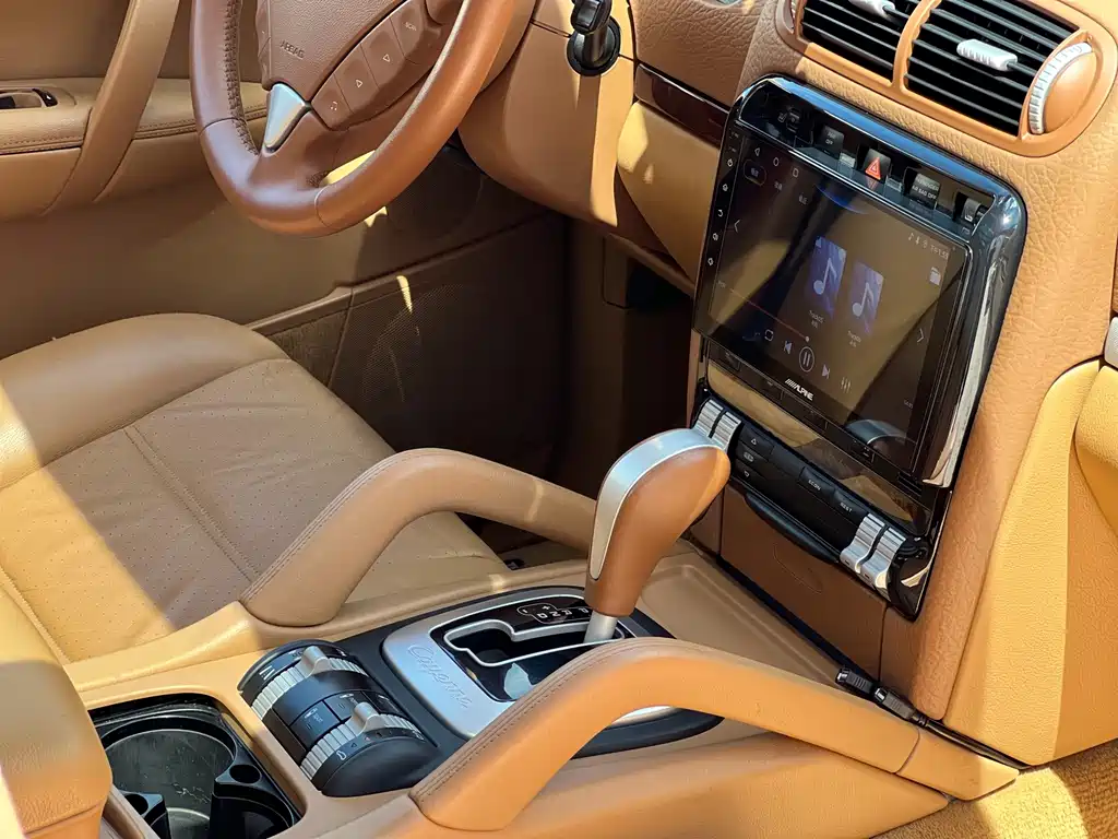 Porsche Cayenne — миниатюра 13