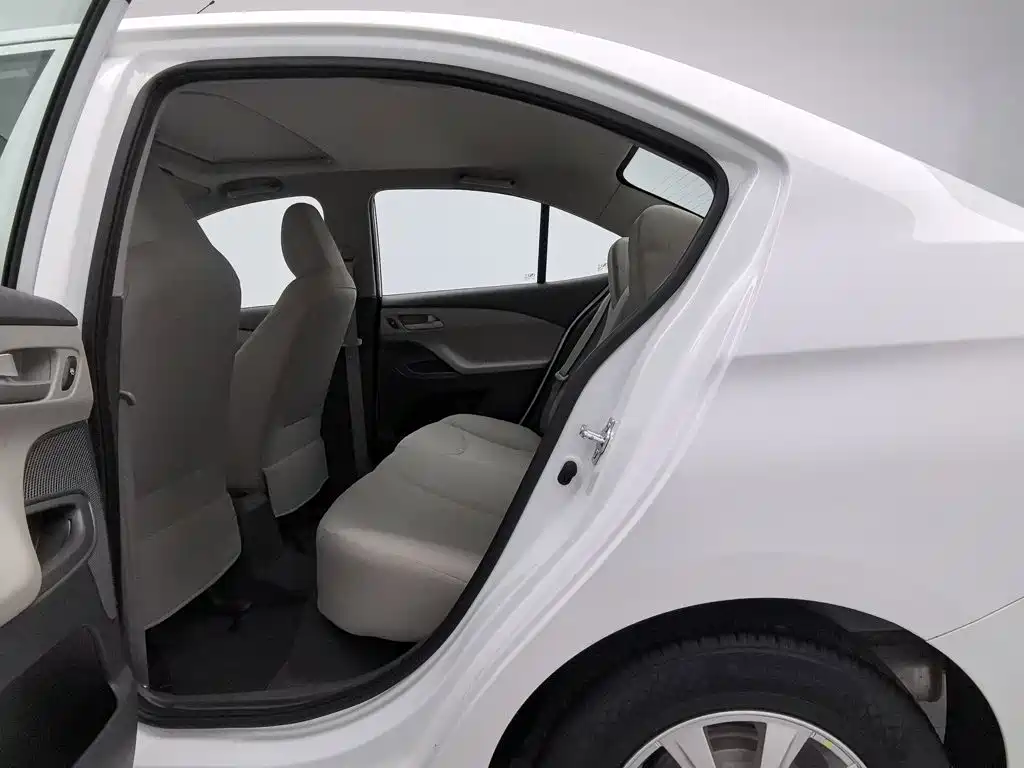 Chevrolet Sail — миниатюра 15