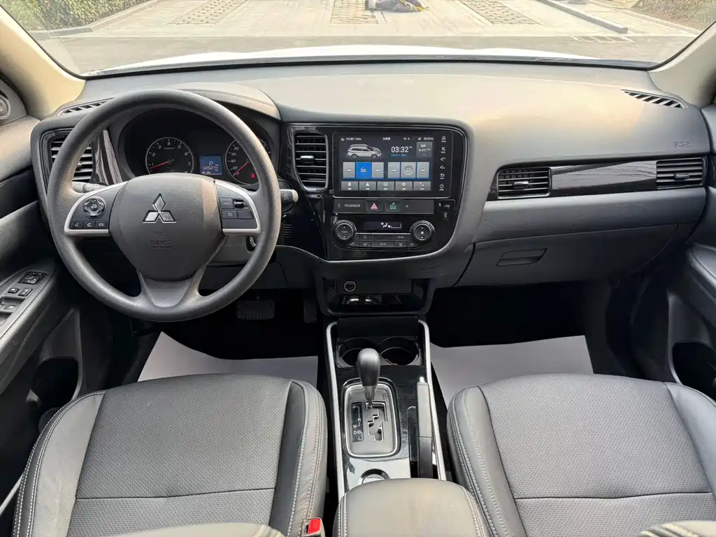 MITSUBISHI OUTLANDER