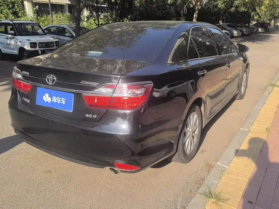 Toyota Camry — миниатюра 3