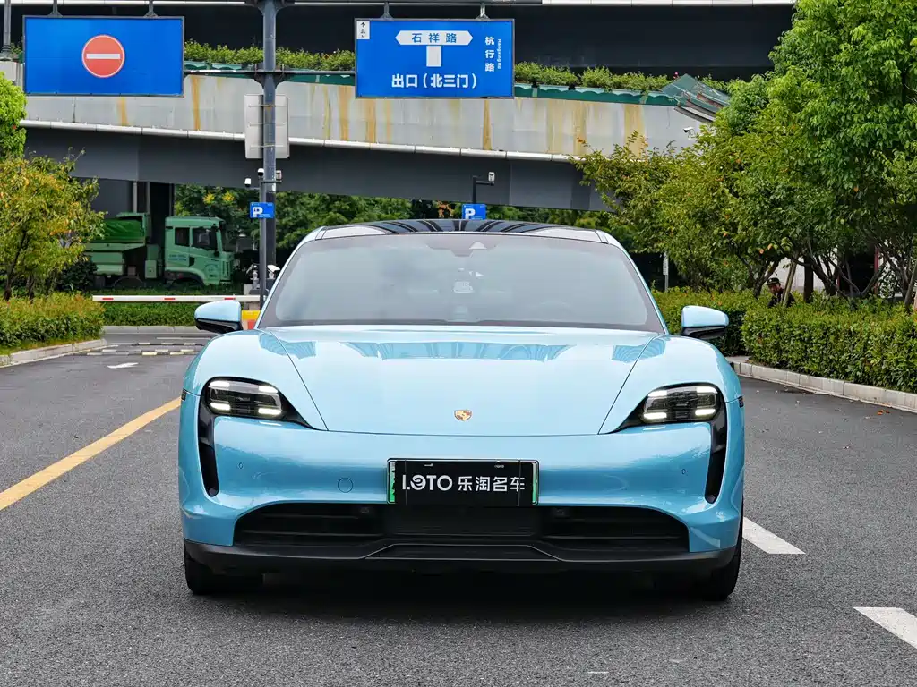 Porsche Taycan — миниатюра 2