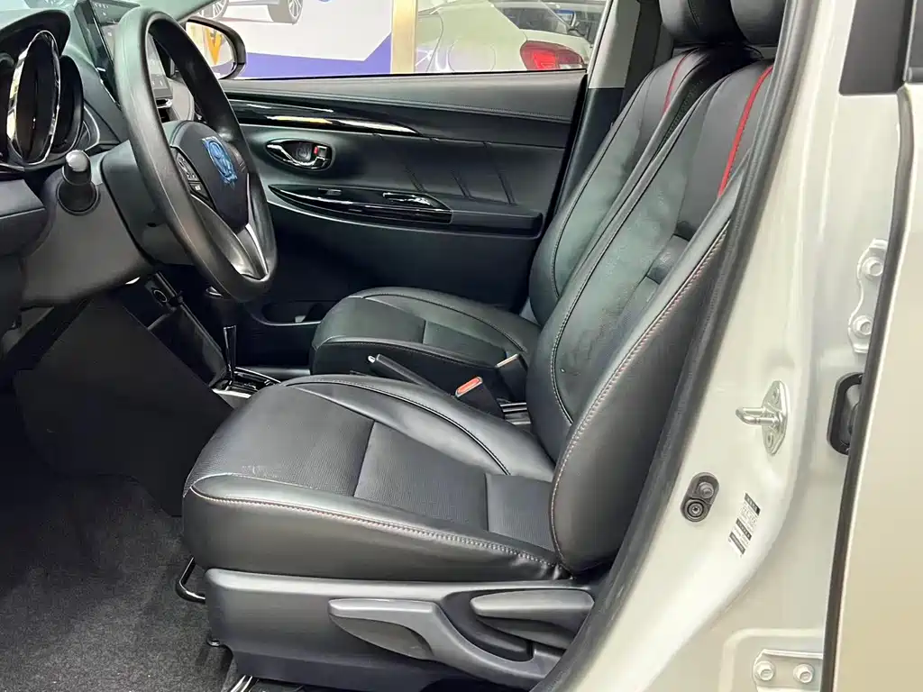 Toyota Yaris L — миниатюра 13