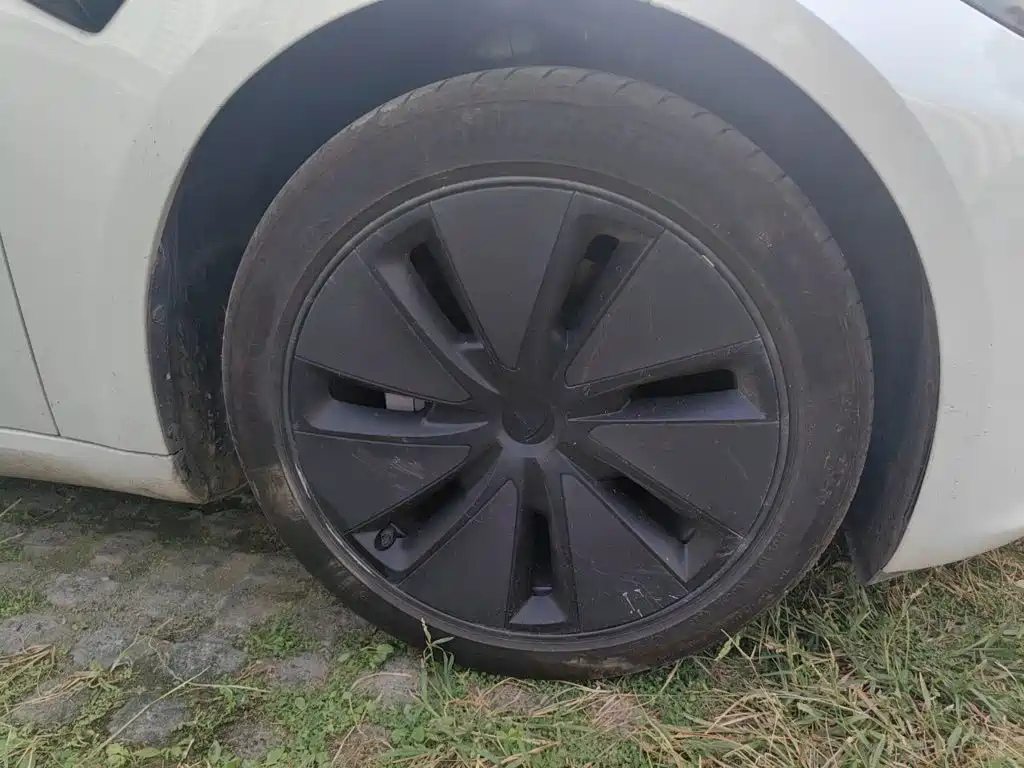 Tesla Model 3 — миниатюра 8