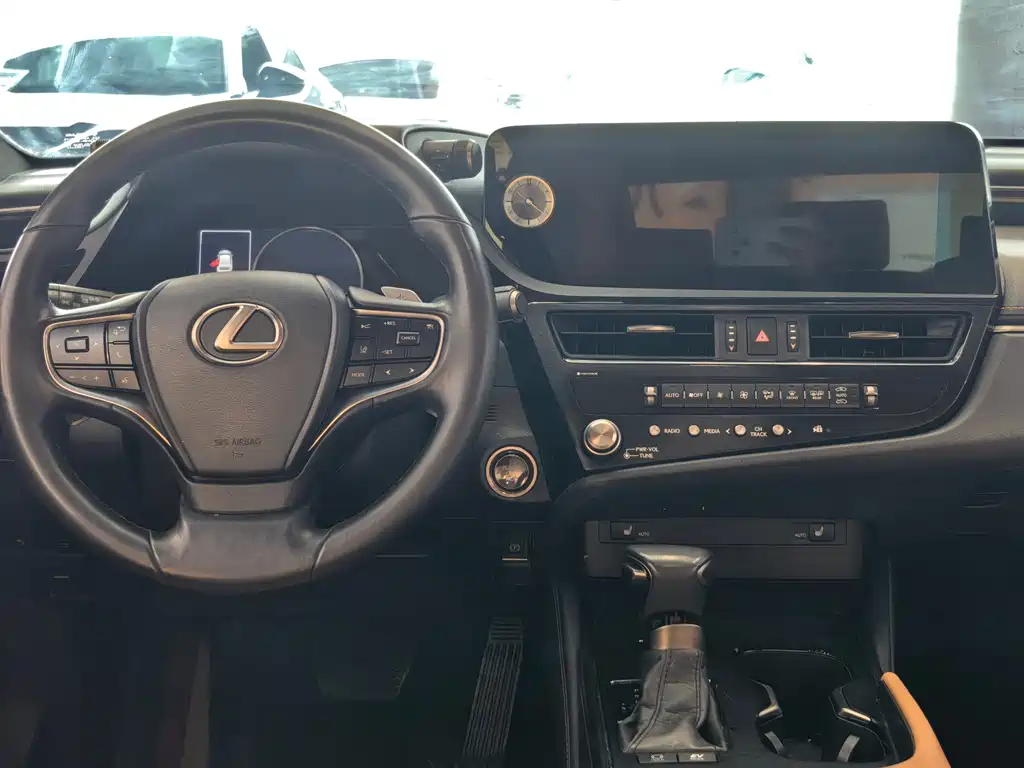 Lexus ES — миниатюра 8
