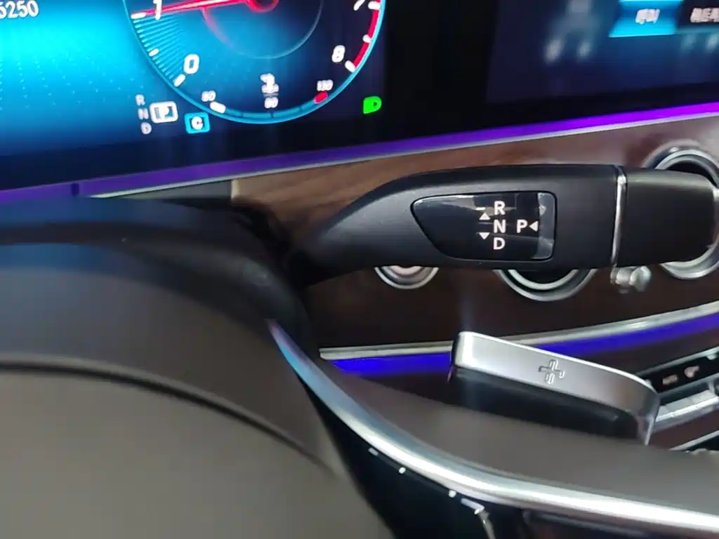 Mercedes-Benz E-Class — миниатюра 14