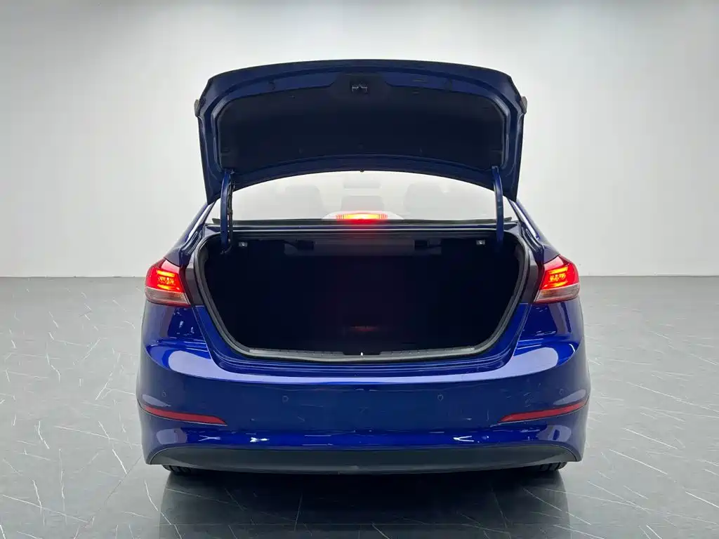 Hyundai Elantra — миниатюра 9