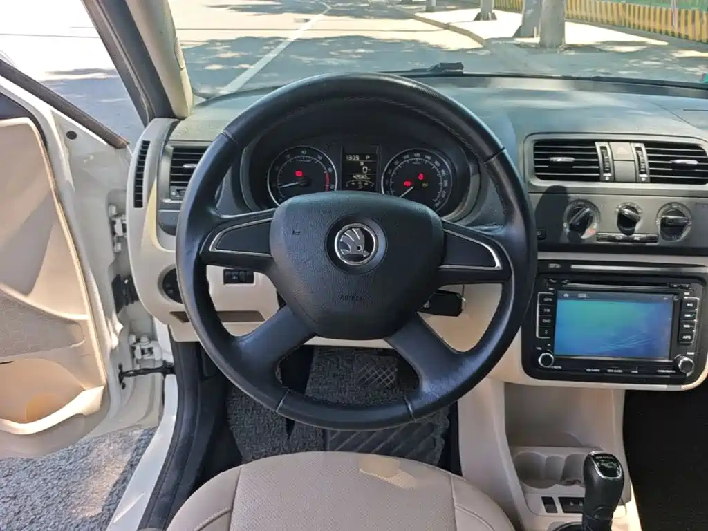 Skoda Fabia — миниатюра 11