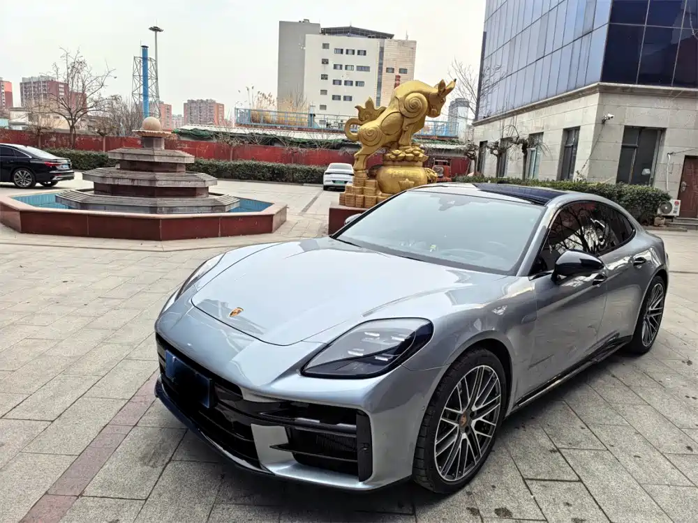 Porsche Panamera 2025