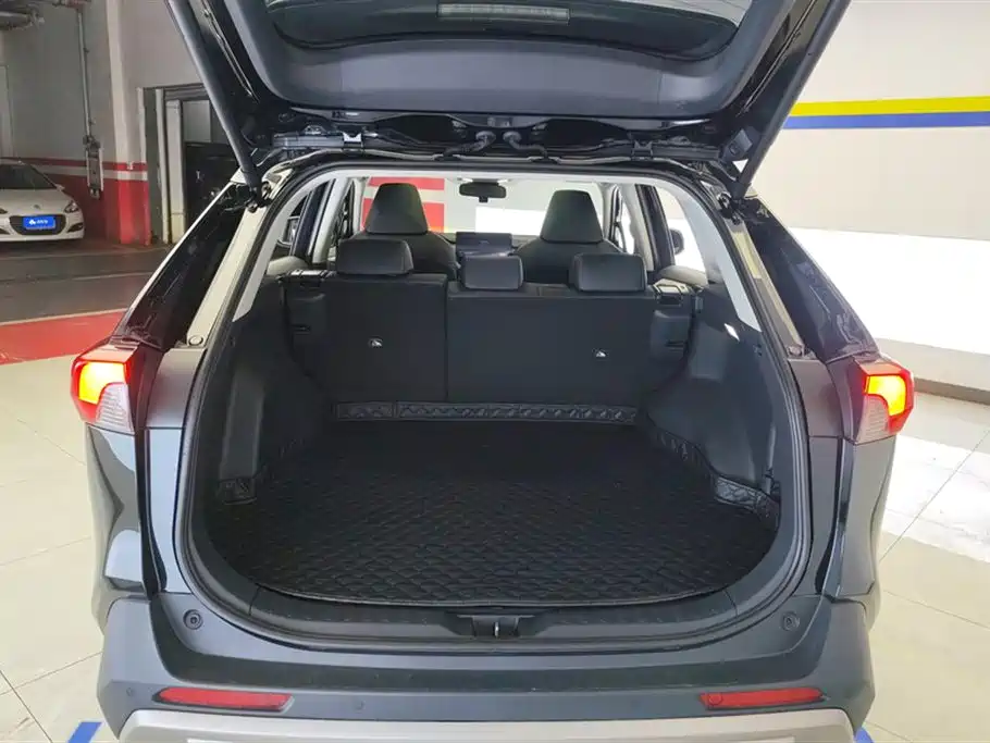 Toyota RAV4 2024 2.0L CVT Plus