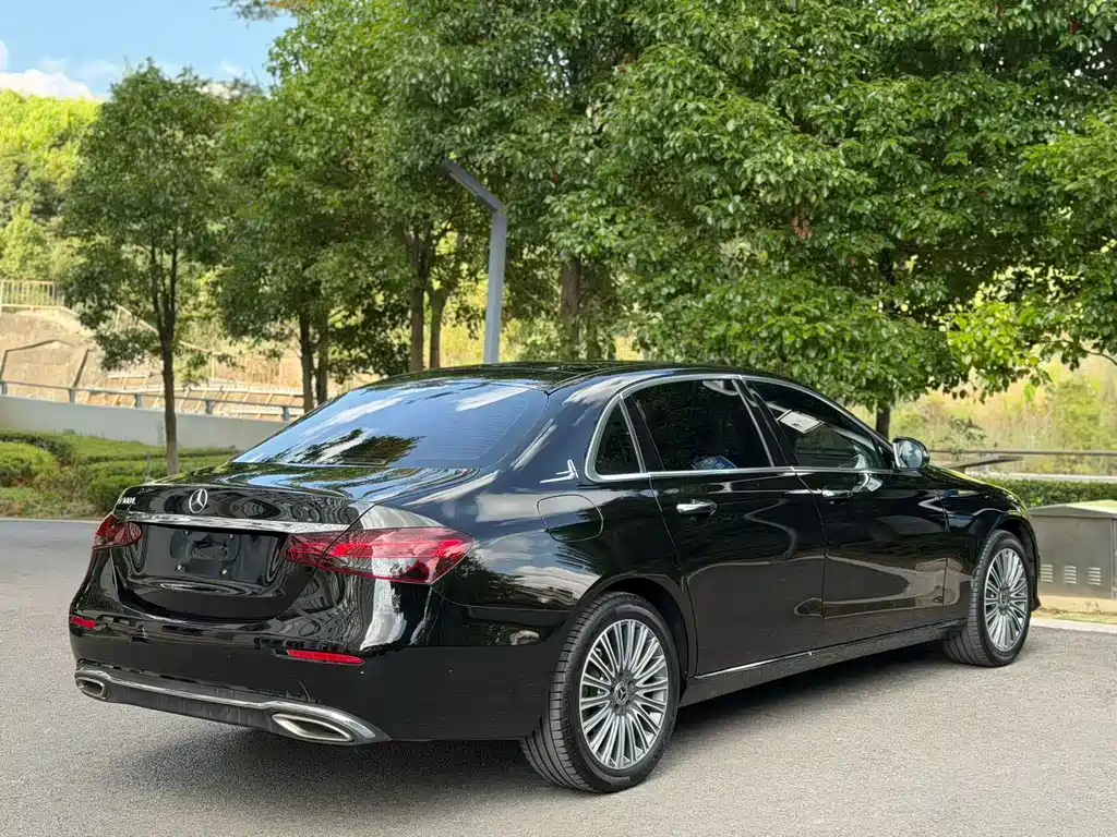 Mercedes-Benz E-Class — миниатюра 7