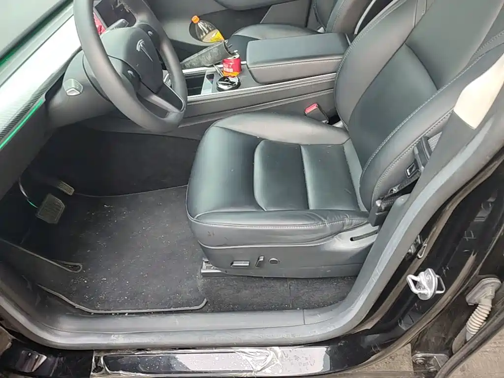 Tesla Model Y — миниатюра 15
