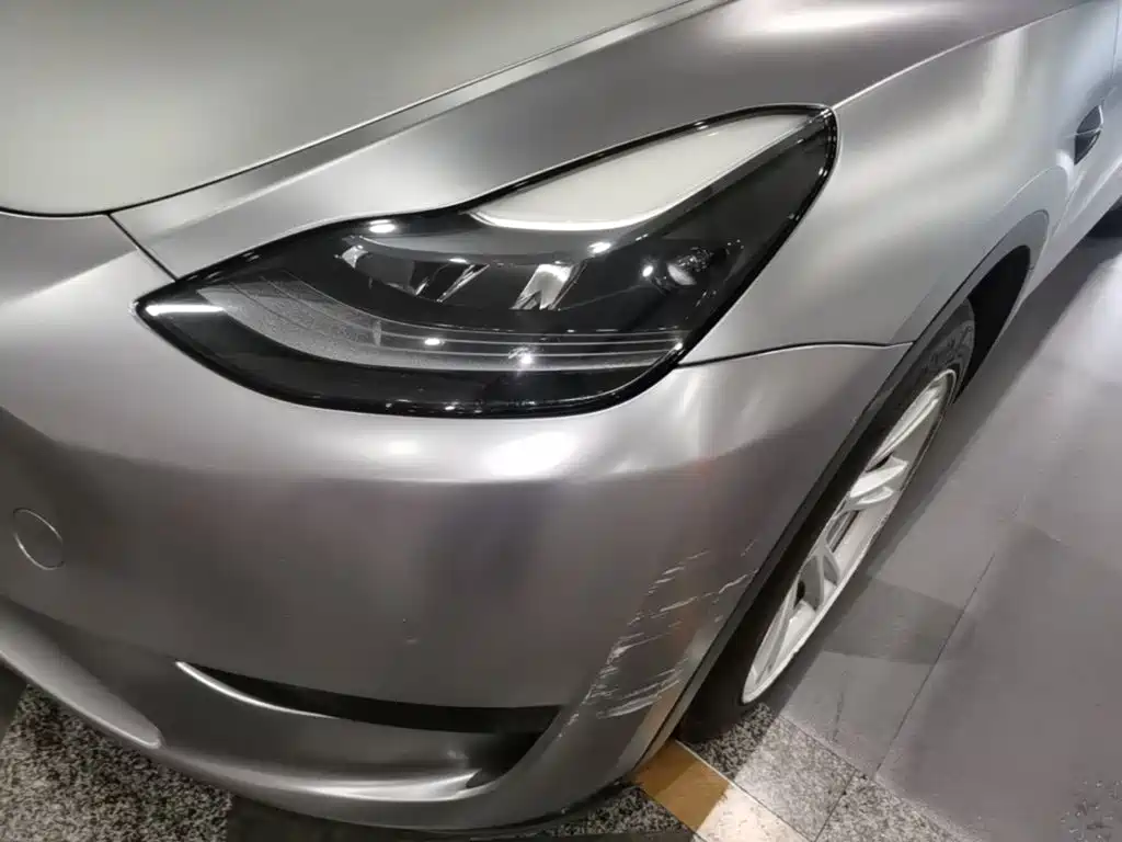 Tesla Model Y — миниатюра 24