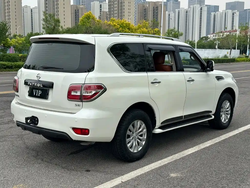 Nissan Patrol — миниатюра 9