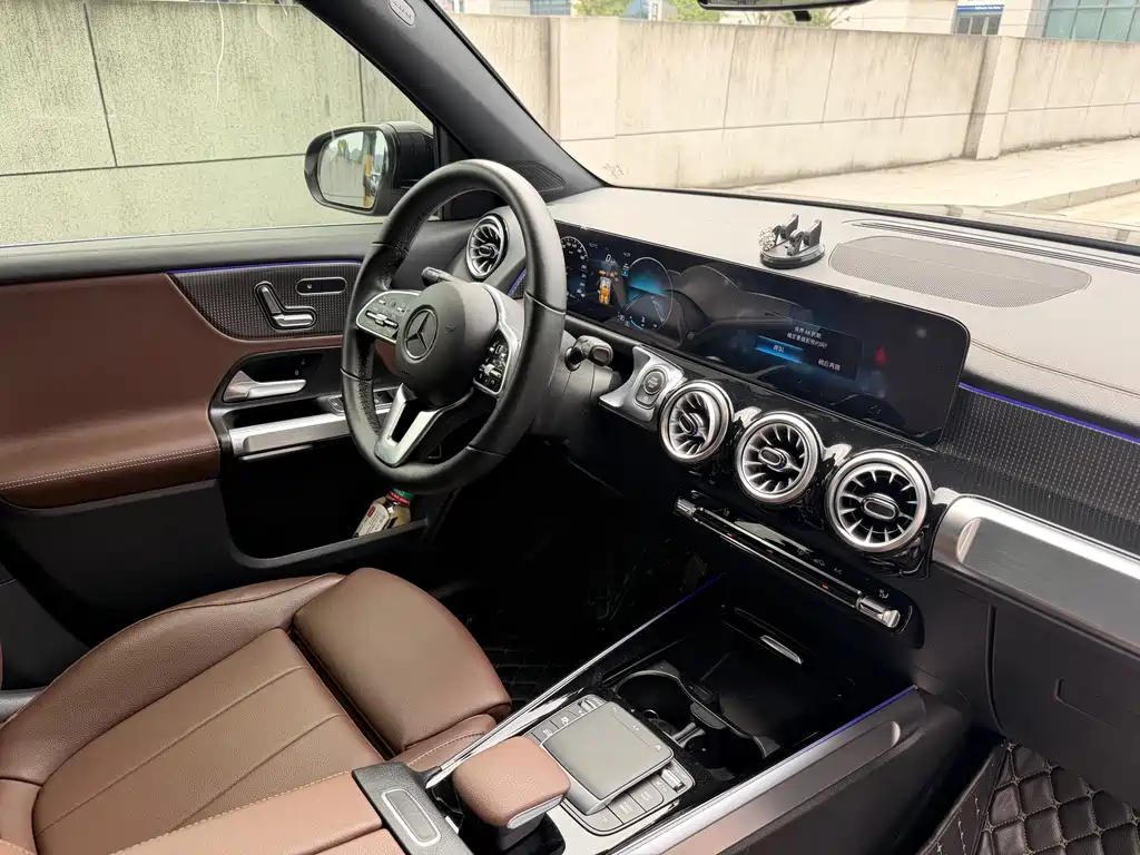Mercedes-Benz GLB — миниатюра 10
