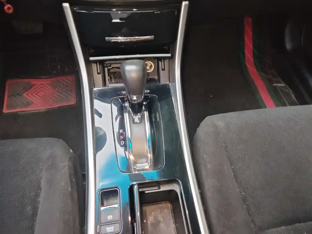 Honda Accord — миниатюра 14