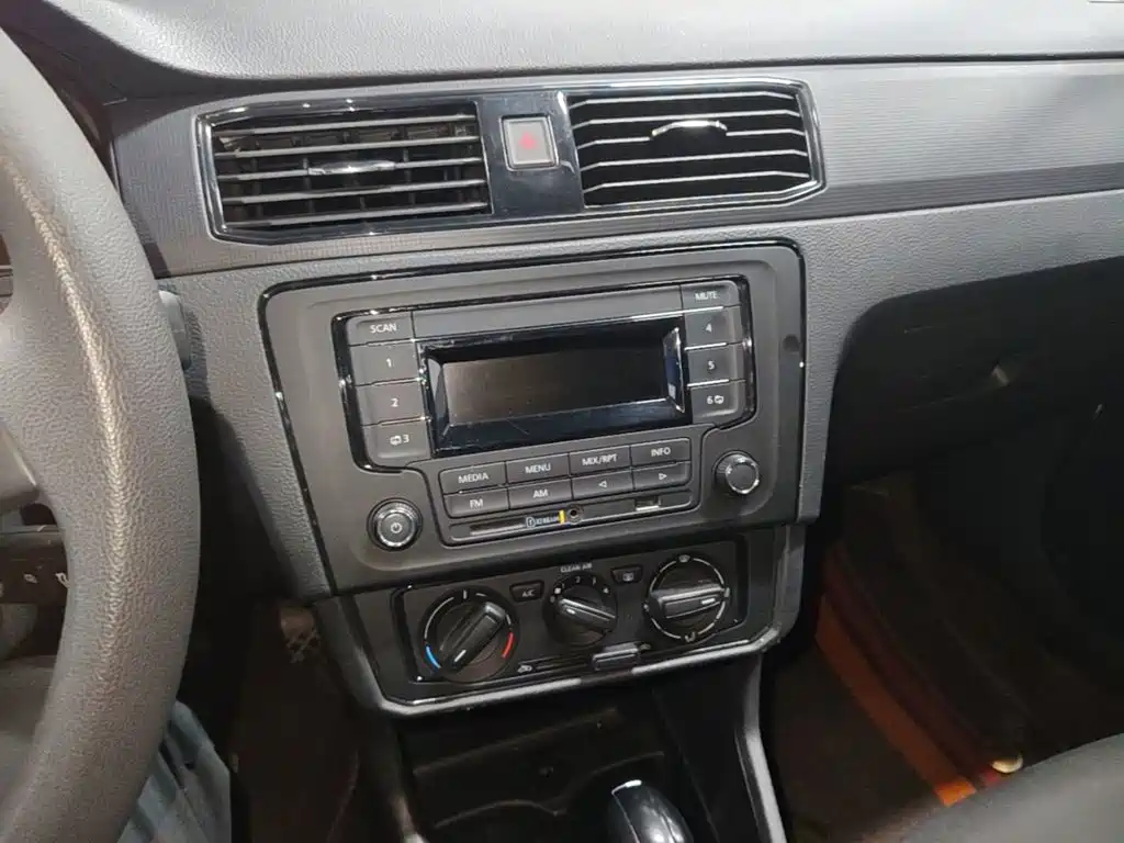 Volkswagen Santana — миниатюра 13