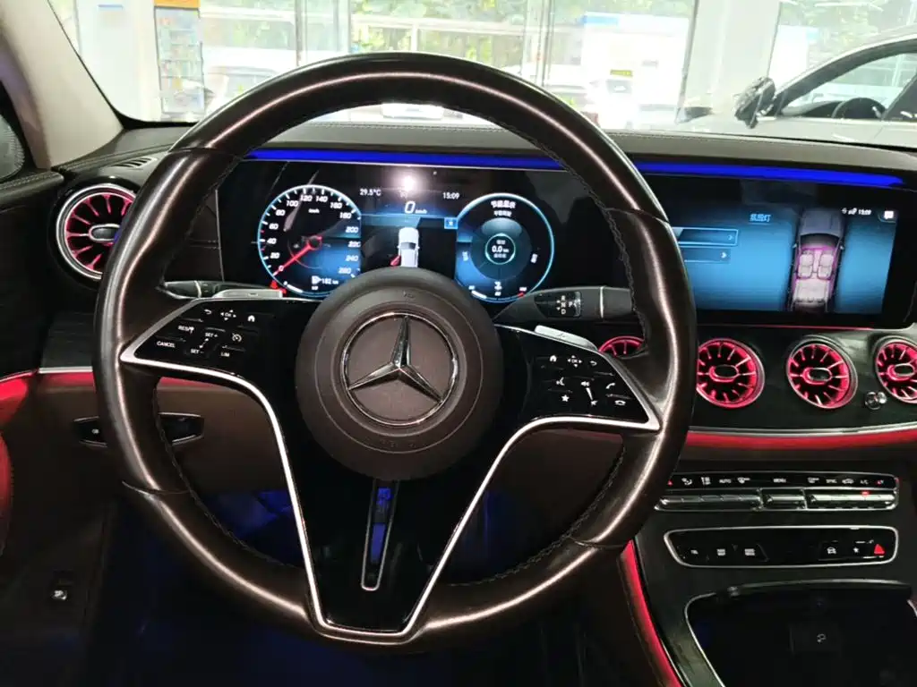 Mercedes-Benz E-Class — миниатюра 11