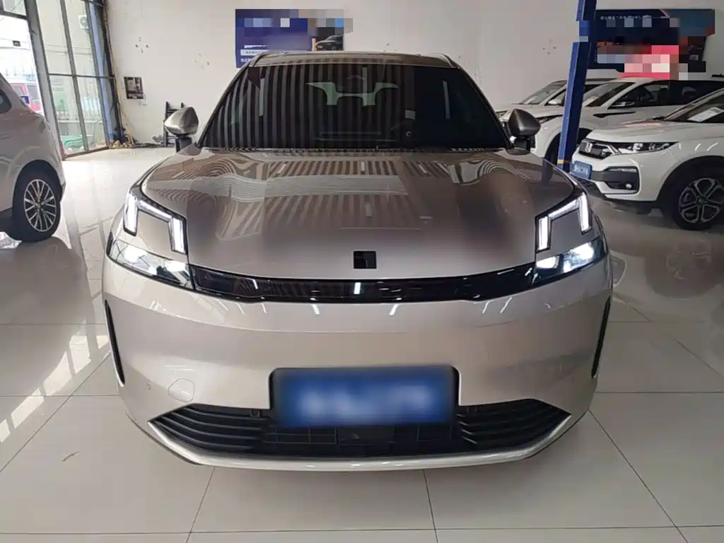Lynk & Co 08 EM-P 2023 245km Halo