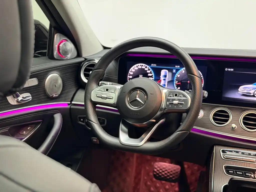 Mercedes-Benz E-Class — миниатюра 16