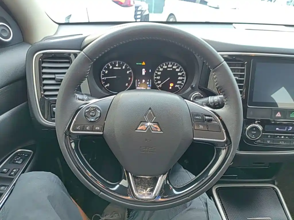 Mitsubishi Outlander — миниатюра 11