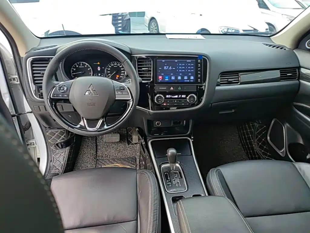 Mitsubishi Outlander — миниатюра 10