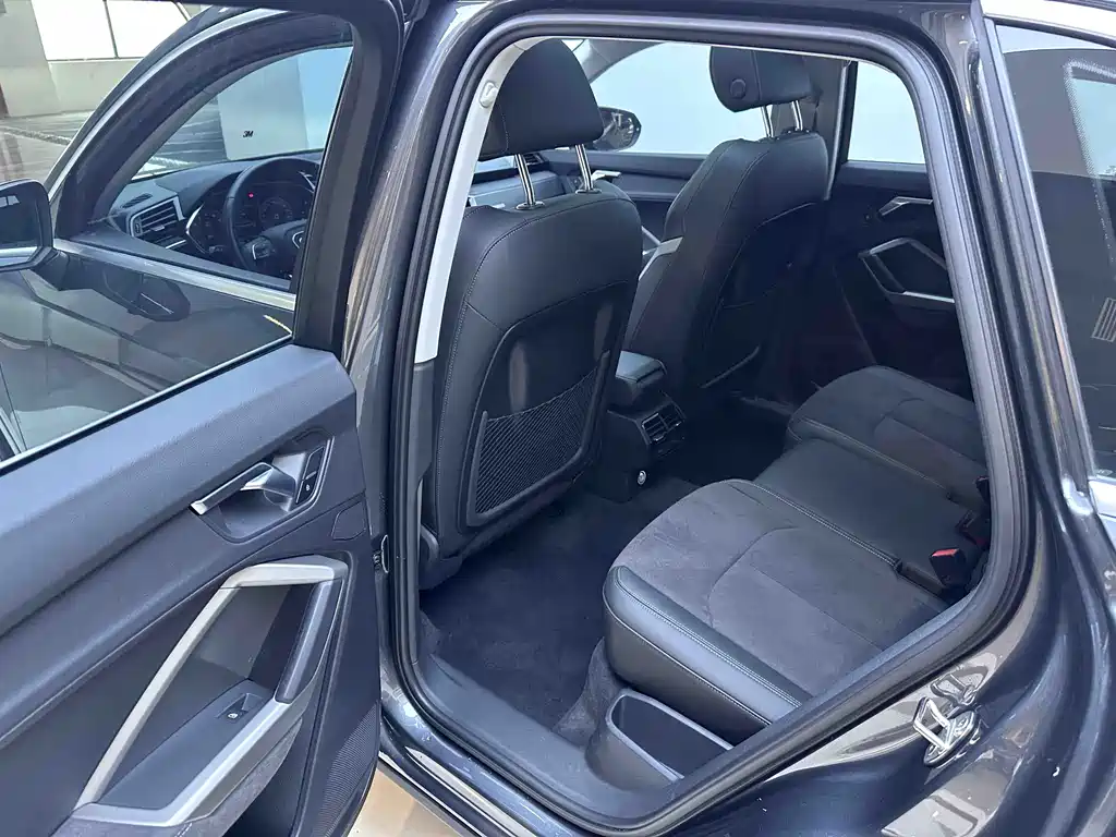 Audi Q3 2023 35 TFSI Fashion (1.4T)