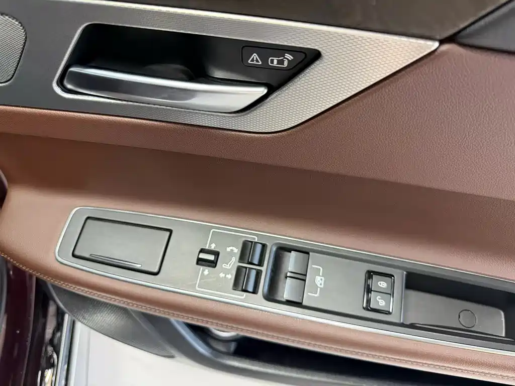 Jaguar XFL — миниатюра 9