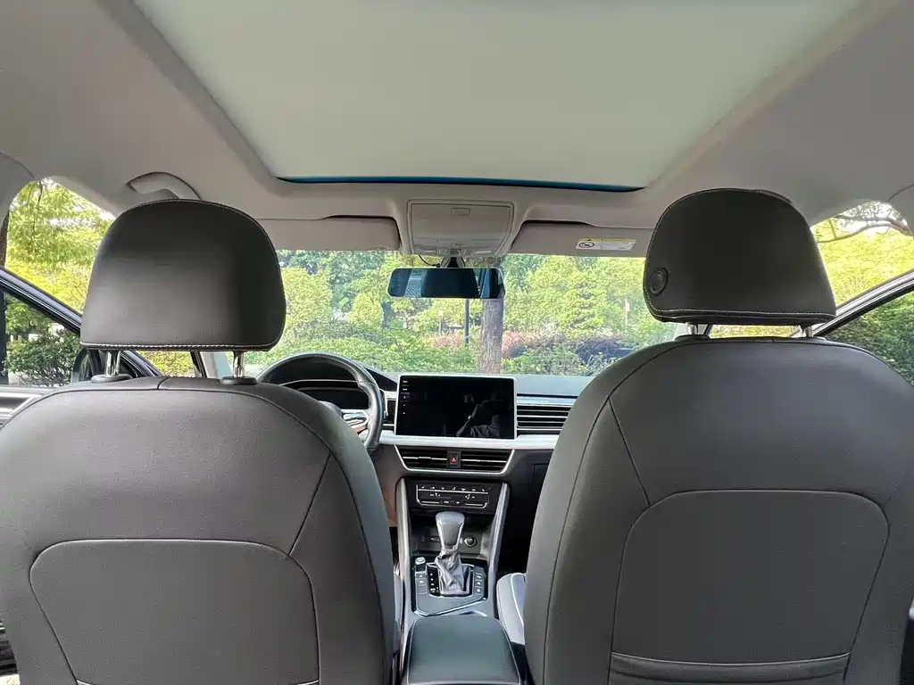 Volkswagen Tiguan L — миниатюра 10