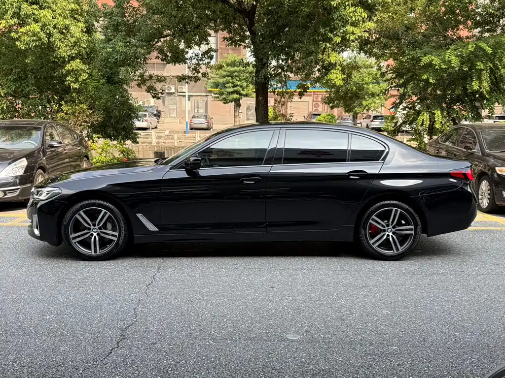 BMW 5 Series — миниатюра 6