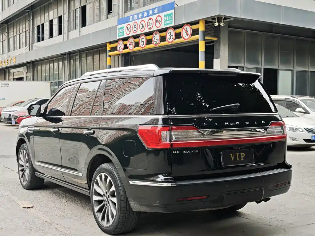 Lincoln Navigator — миниатюра 9