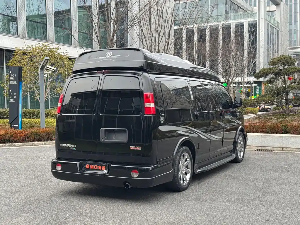 GMC Savana 2011 5.3L 7 мест
